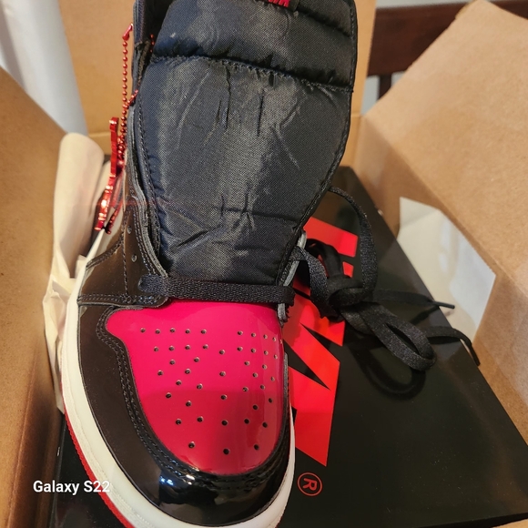 The Nike Air Jordan 1 Retro High OG Patent Bred - Picture 5 of 12